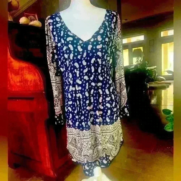 Nostalgia Boho ladies dress NWT Large. Flowy airy fringe on sleeves and bottom. - Picture 3 of 10